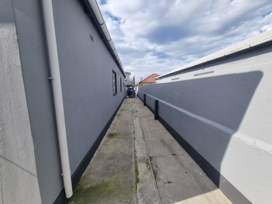 To Let 2 Bedroom Property for Rent in Lansdowne Western Cape